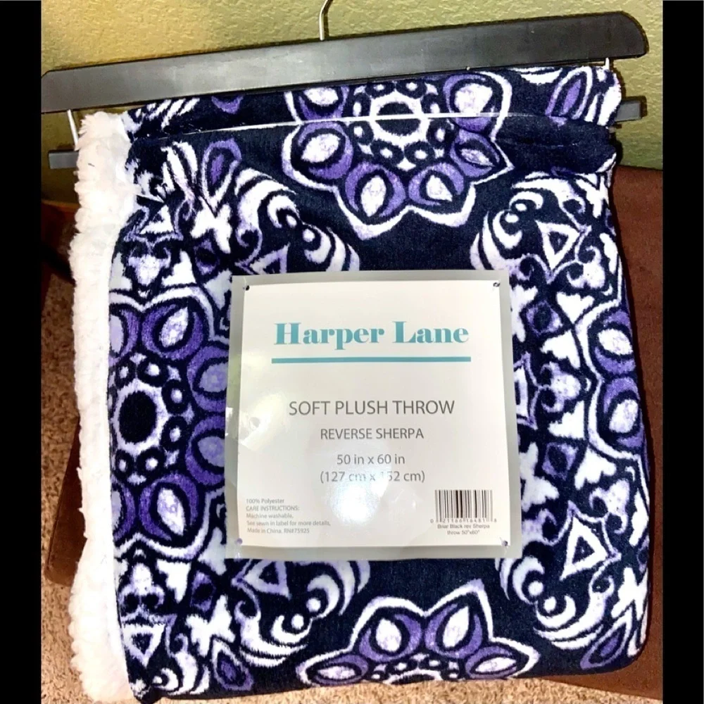 NWT-Blue & Black Medallion Reversible Sherpa Throw